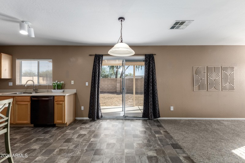 Waznis mohave kitchen eating area