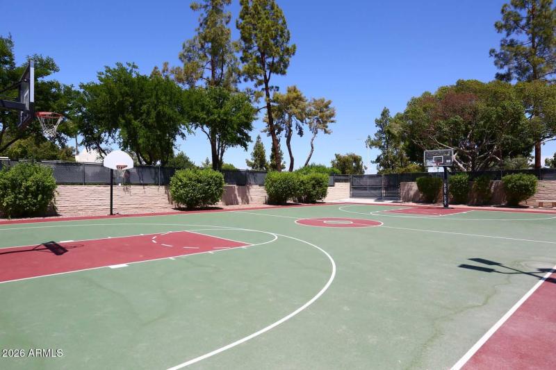 The Lakes-Basketball Court