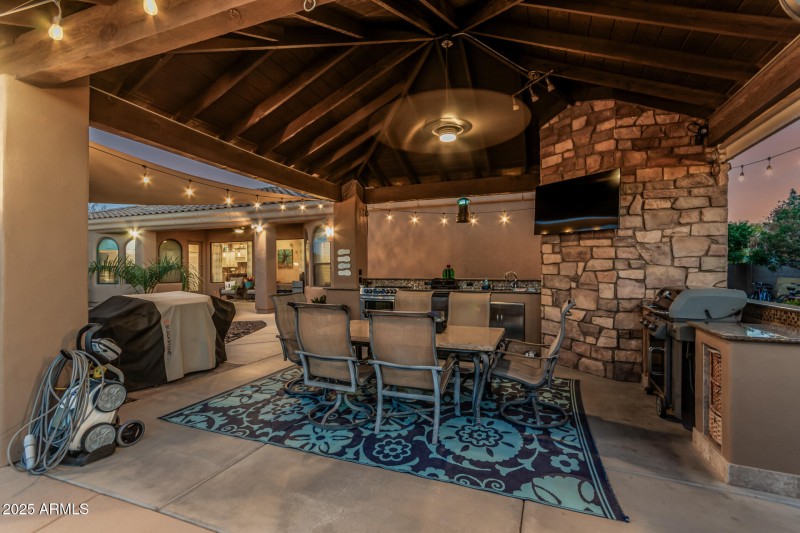 Outdoor Kitchen/Dinning