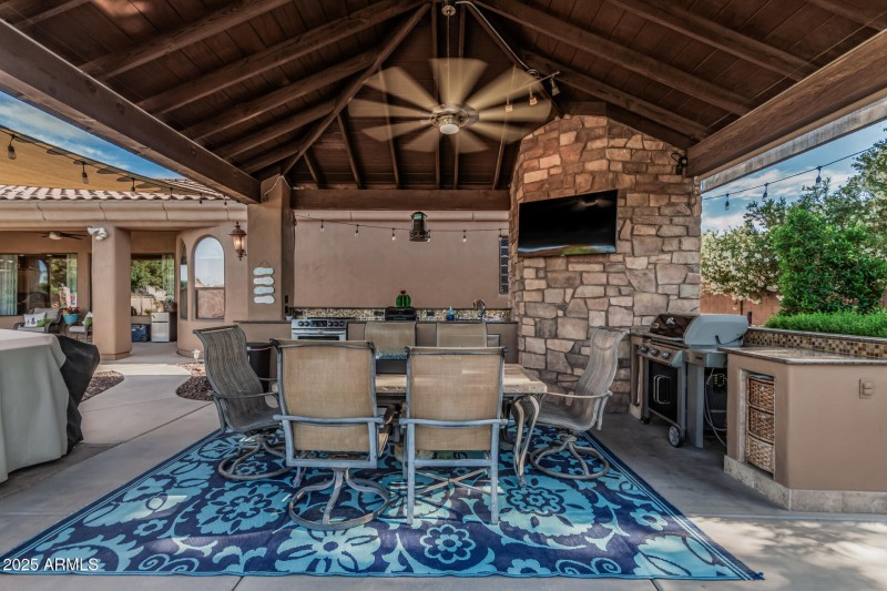 Outdoor Kitchen Dining