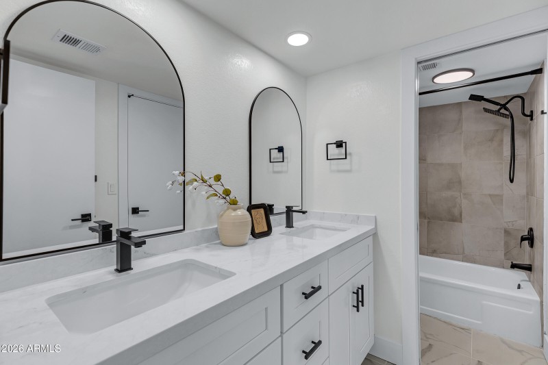 610 E Montebello Ave #41-22