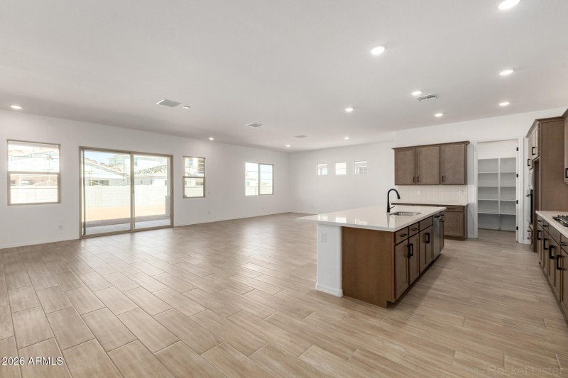 PHX_EmpirePOinte_Lot 7048_Hunter_22694_G