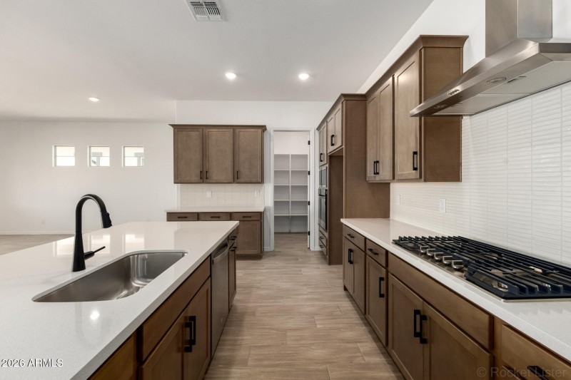 PHX_EmpirePOinte_Lot 7048_Hunter_22694_K