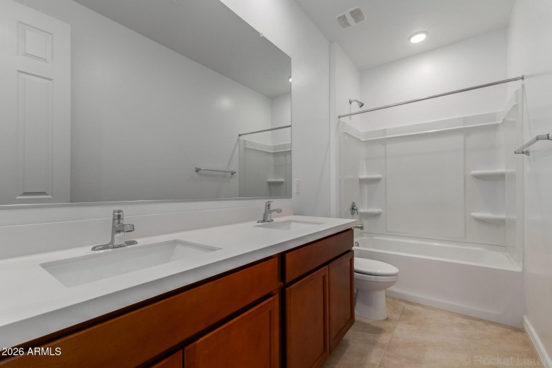 PHX_Miravida_Lot 1166_Dove_25728_bath2