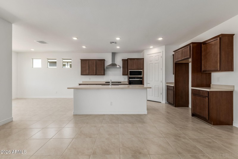 PHX_Miravida_Lot 1166_Dove_25728_kitchen