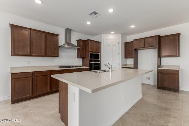 PHX_Miravida_Lot 1166_Dove_25728_kitchen