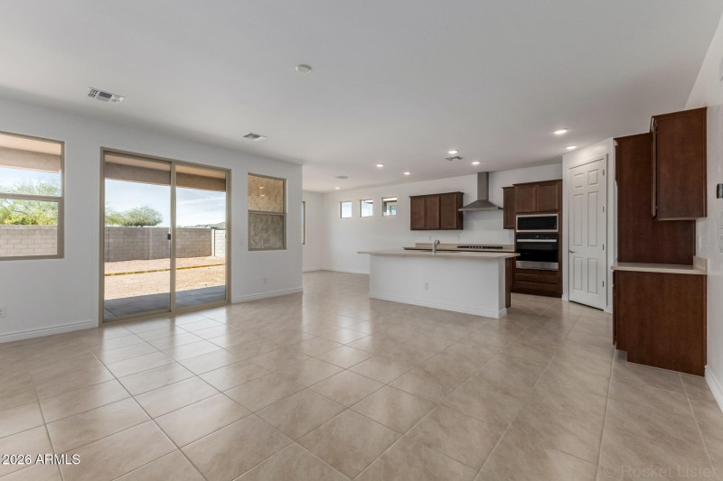 PHX_Miravida_Lot 1166_Dove_25728_Kitchen