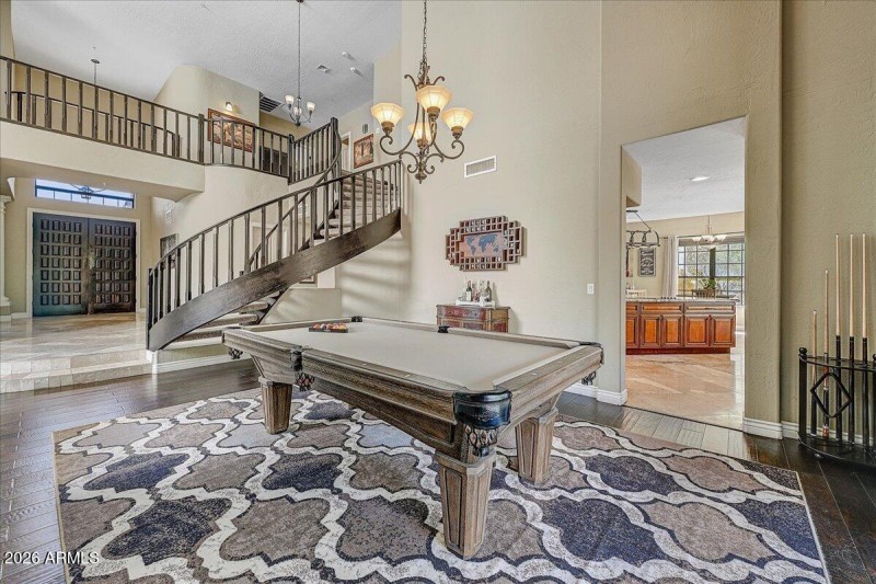 Distinctive Interior (dining room)