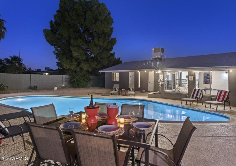 Poolside ~ Outdoor Dining