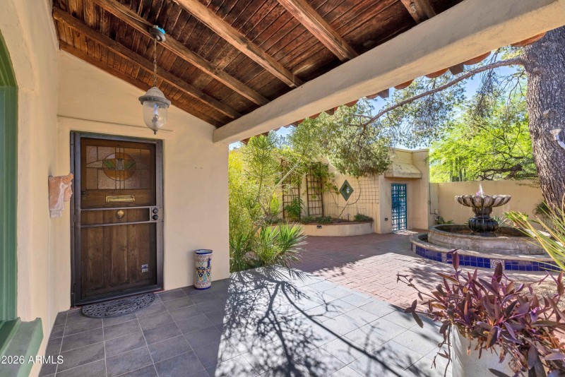 Front Covered Patio 1925 E Lee