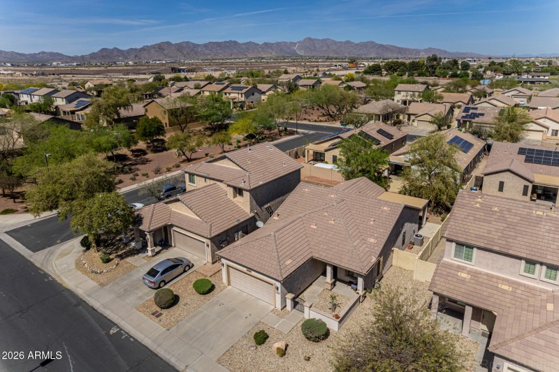 Minutes from Moutian trails and hiking