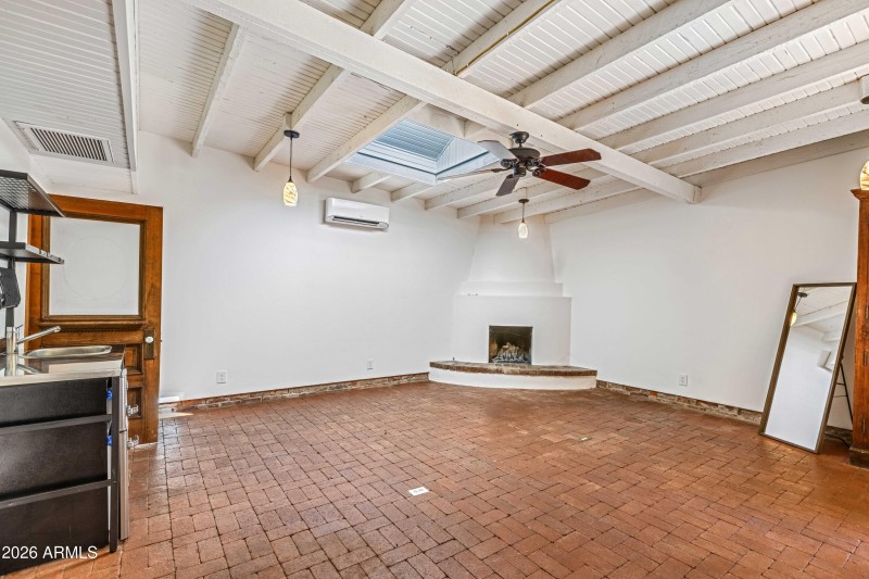 Guest Casita Great Room with Beehive FP