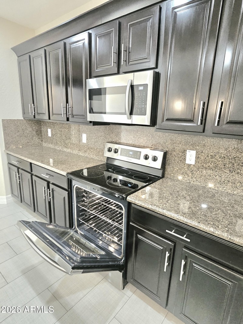 71FB97F7-8AAB-4E86-AC32-C6EED6EA53EA