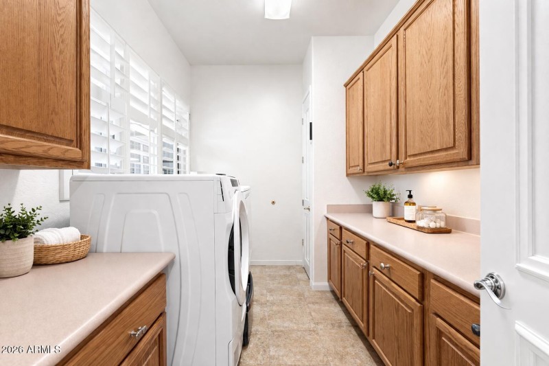 Oversized Laundy with Windows