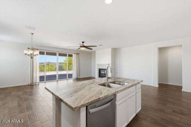 Iland looking into Family Room