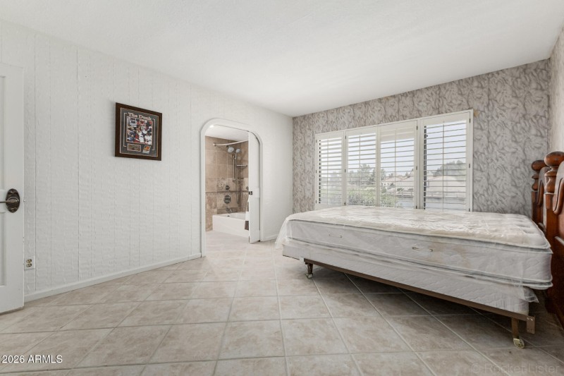 First Bedroom Suite 2