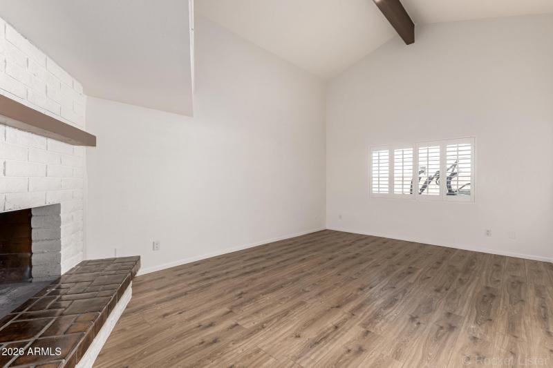 OVERSIZED DEN/OFFICE