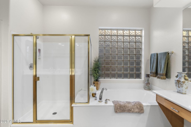 Soaking Tub & Walk-in Shower
