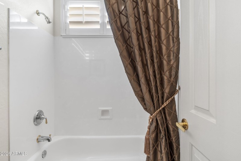 Separate Tub/Shower/Toilet Room