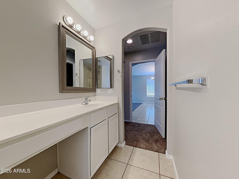 1005422.7911 S 48th Lane_9