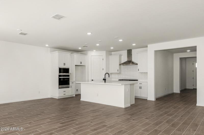 PHX_TylerRanch_Lot 2038_Azure_24197_kitc