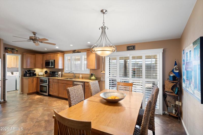 09-Dining to Kitchen