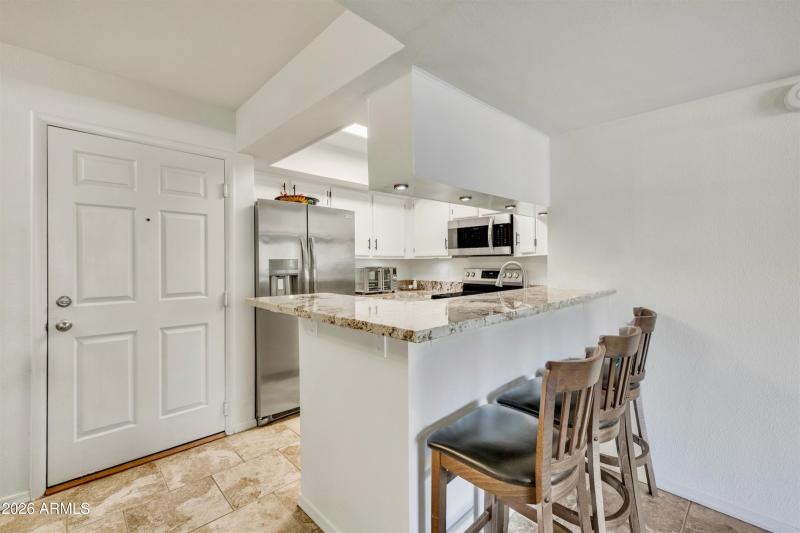 Kitchen and Breakfast Bar