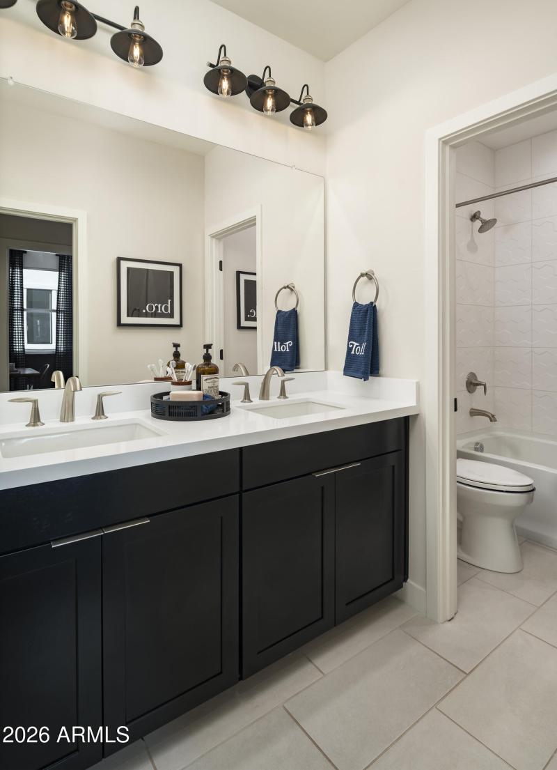 Beacon_in_Estrella_Peletier_Bath_1205_co