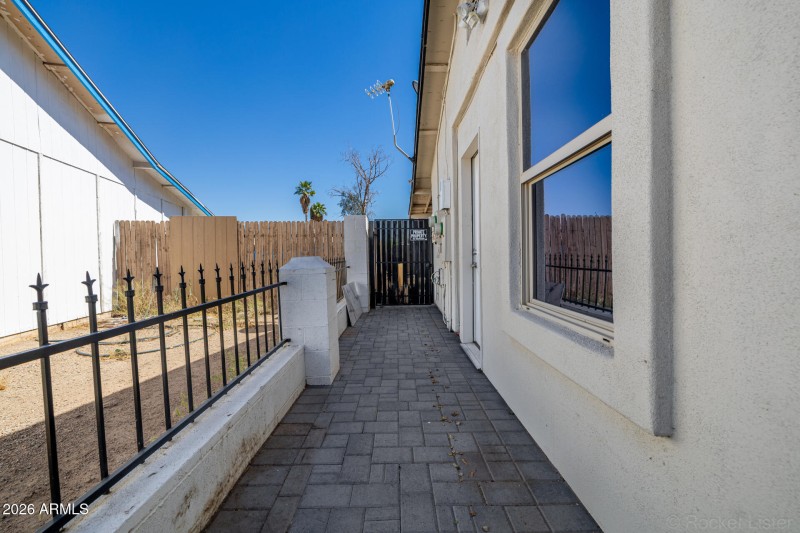 Side yard / Add't entrance for Bdrm 3