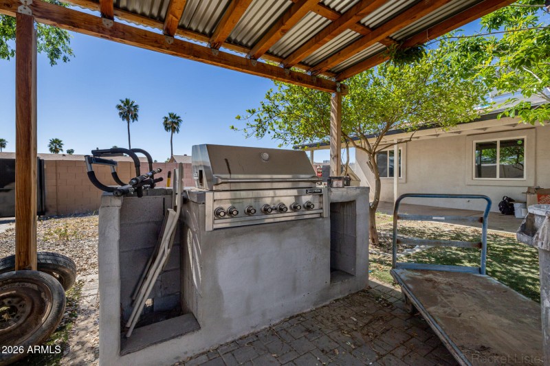 Built-in BBQ / Gazebo