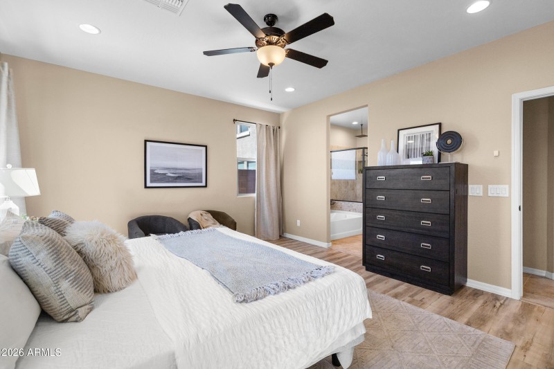 2327 E Harwell Rd-25