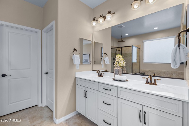 2327 E Harwell Rd-26