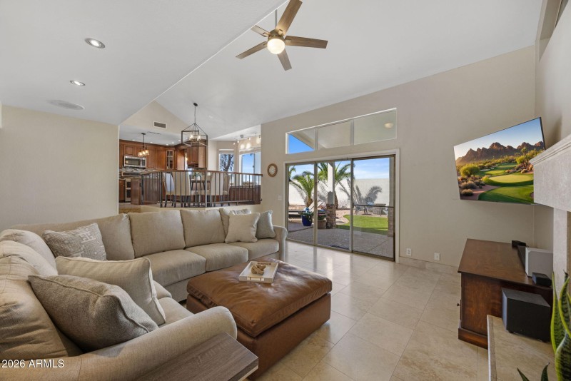 17-web-or-mls-2644-e-nora-st