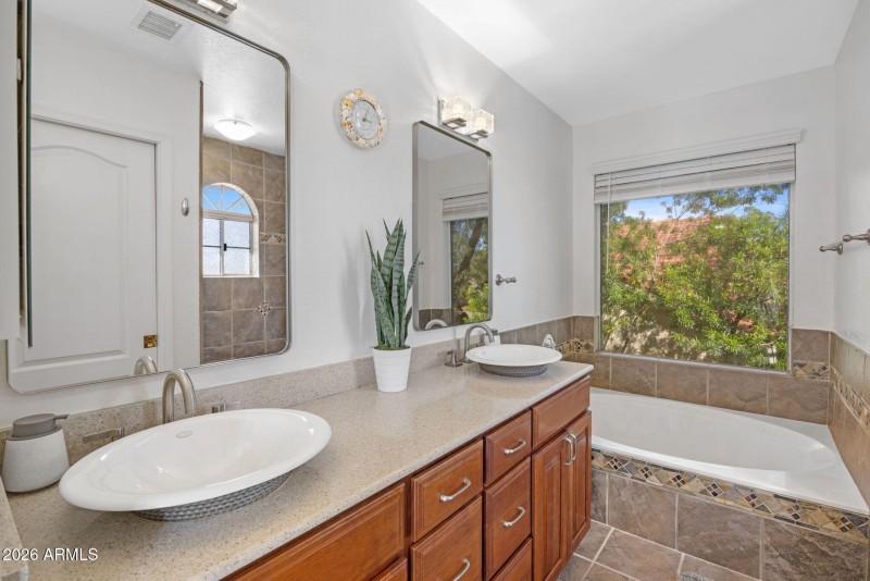 28-web-or-mls-2644-e-nora-st