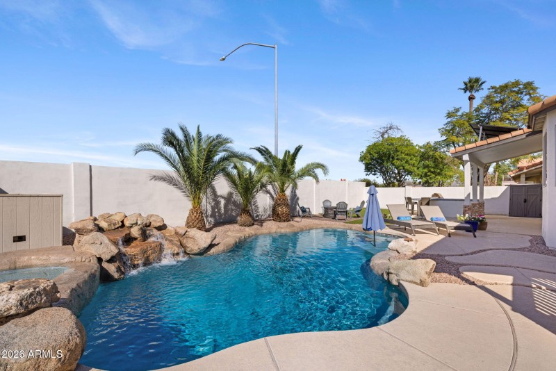 39-web-or-mls-2644-e-nora-st