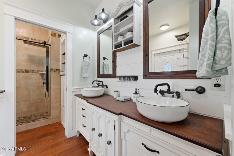 032-primary-bathroom