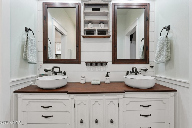 033-primary-bathroom