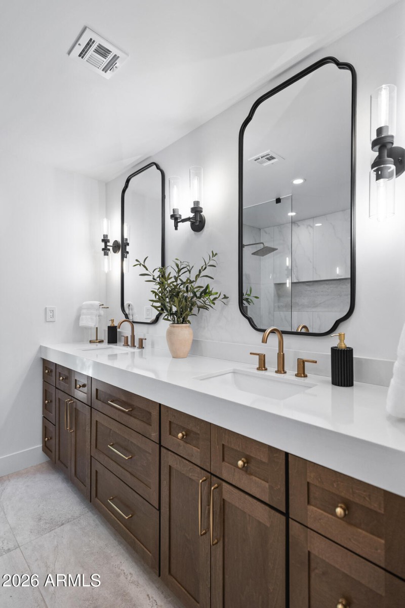 1821 E Lynwood St-31 108