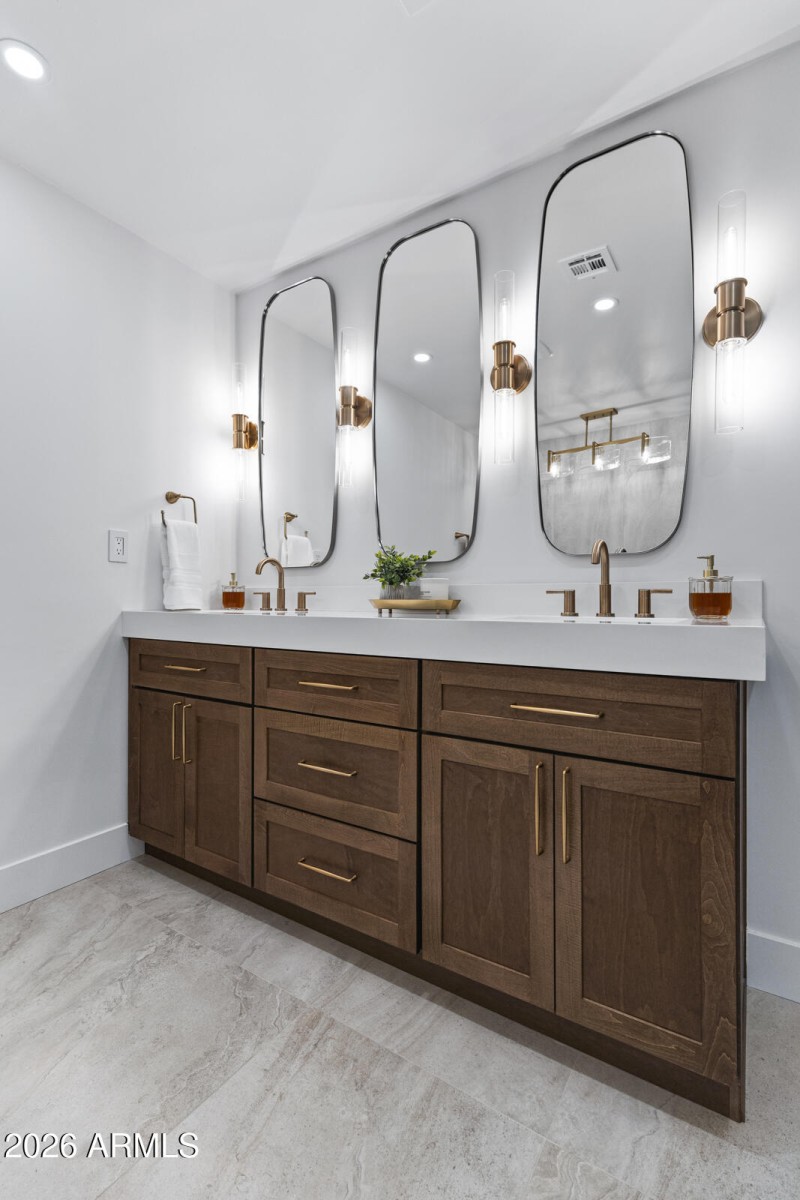 1821 E Lynwood St-37 119