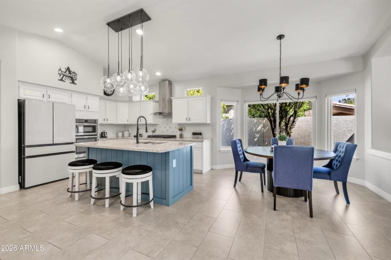 Breakfast Bar and Dining