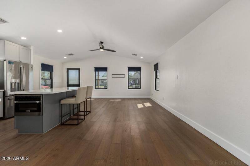 E30BE209-527A-432F-8A69-393FA685B13C_1_1