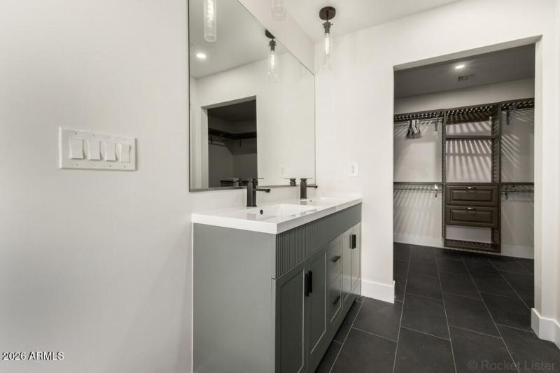 9B643DBF-B5A9-47E4-B590-9413E3B4352D_1_1