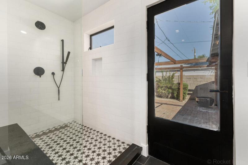 5B099EB0-0E75-4085-A639-0B0F83768447_1_1