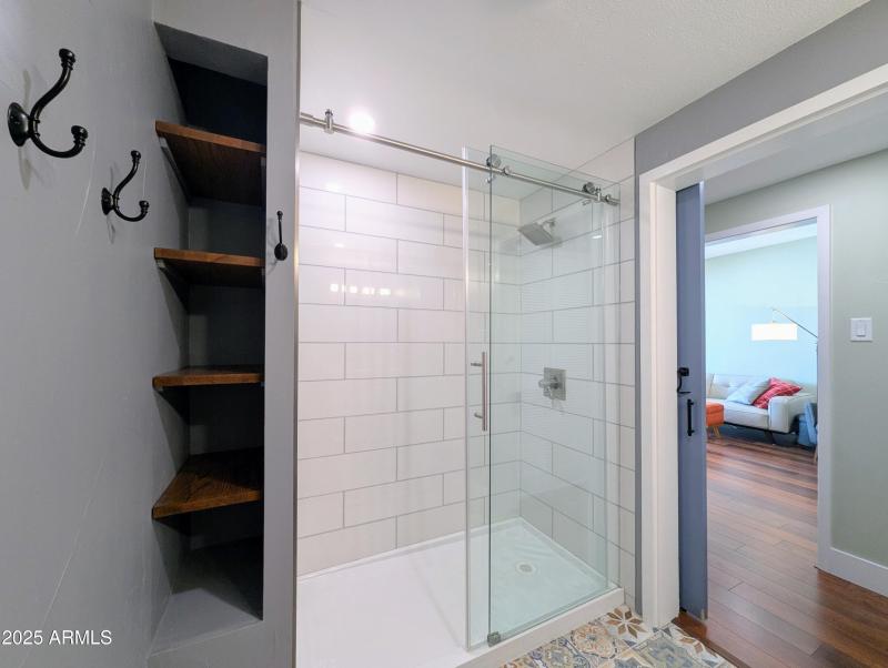 PXL_20250810_222335190