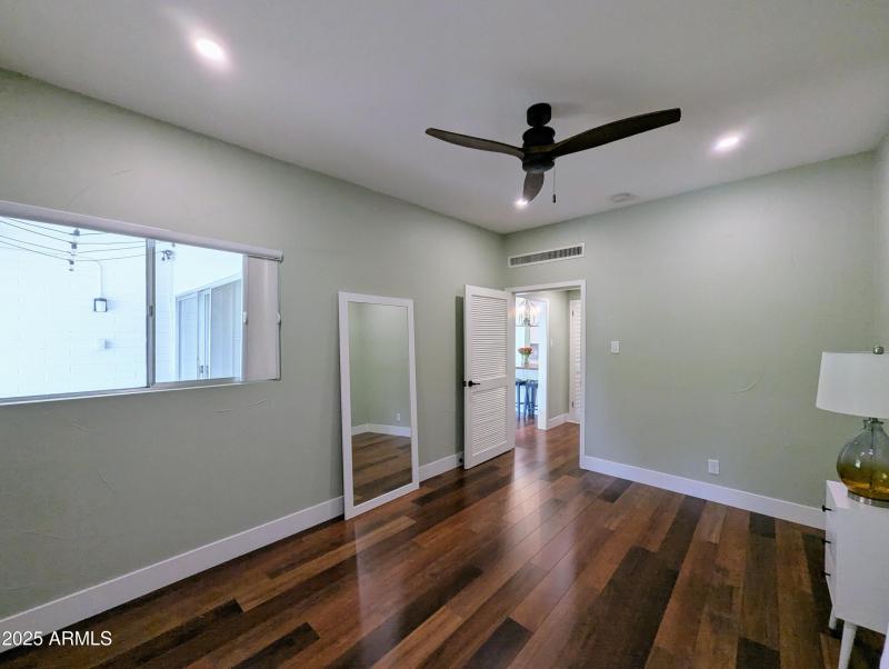 PXL_20250810_222432507