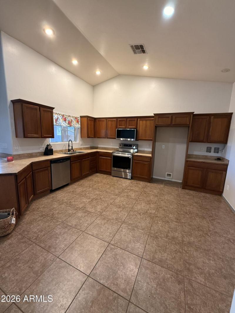 1EDDFFF5-D4B7-47FB-B8D7-14E9C43FCDD3