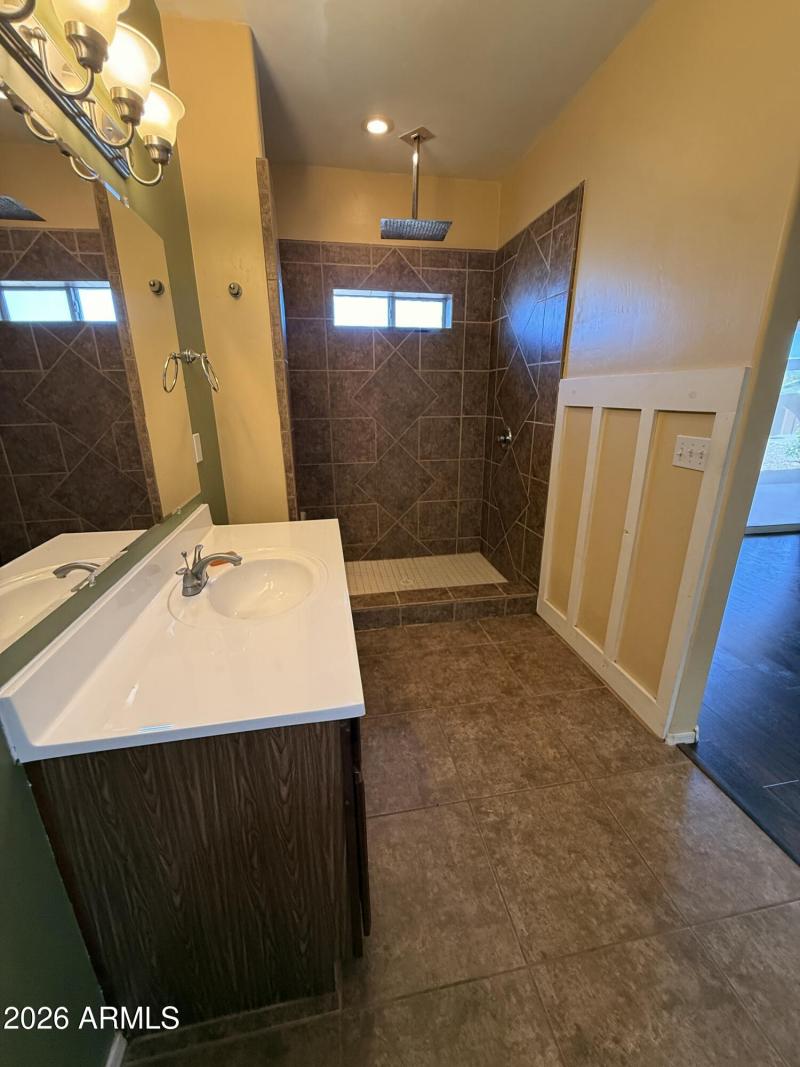 F3C328C4-828C-42C4-B19F-C9D6DDA47A14