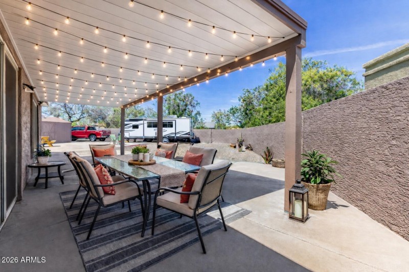 Covered patio virtually stage