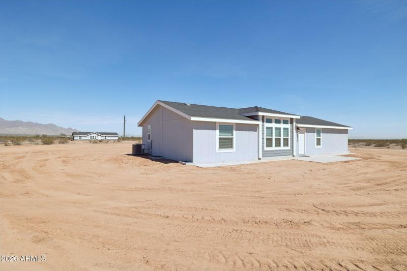 6-web-or-mls-18230-n-meadow-ln-rd