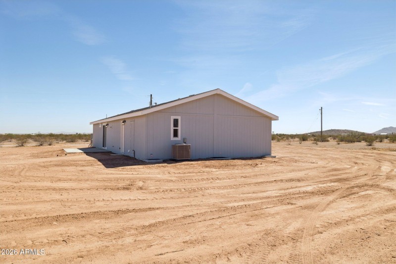 7-web-or-mls-18230-n-meadow-ln-rd